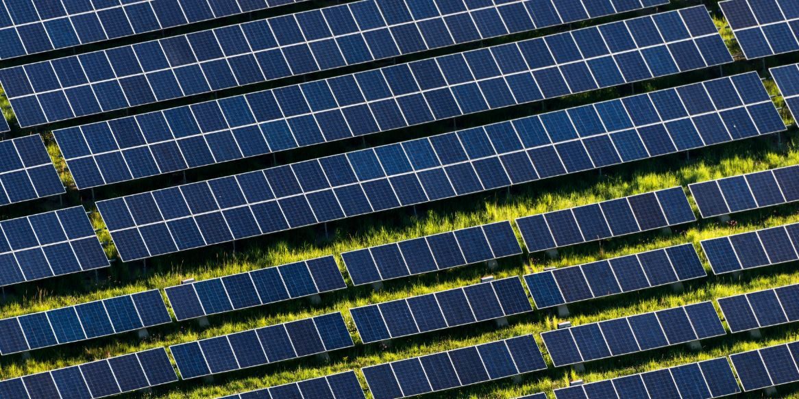 botley-west-hearings an image of hundreds of solar panels covering a field