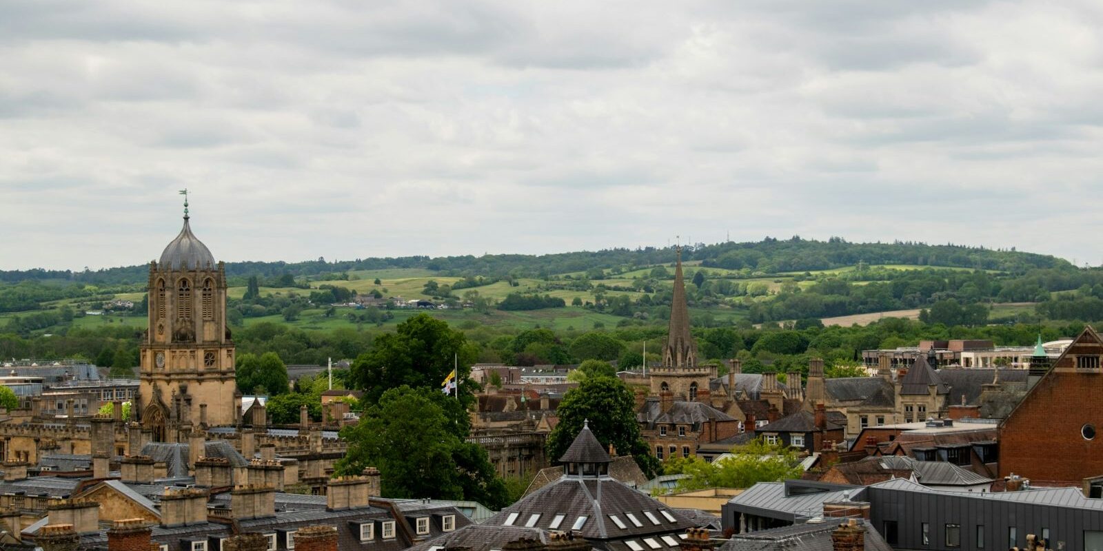 A view across the city of Oxford with rolling hills in the background